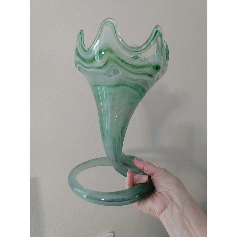 Slag Glass Stretch Ruffled Top Vase Green Swirl Art Glass Centerpiece 10